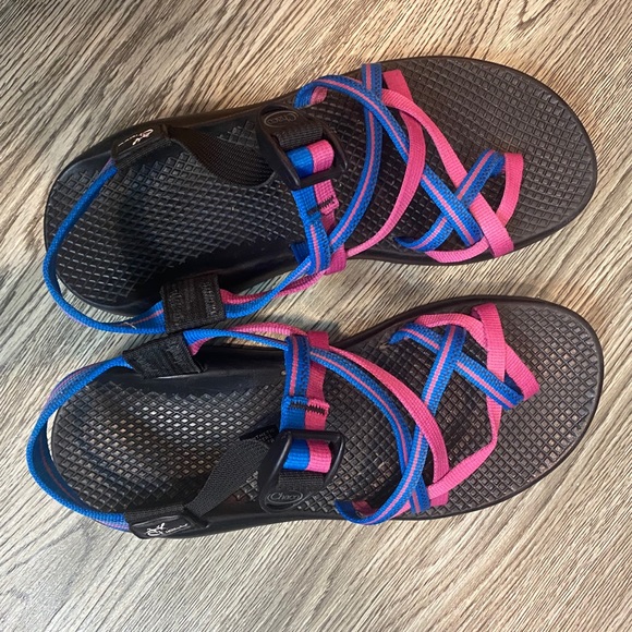 Hot pink and blue Chacos women’s 9 worn once rare - Picture 2 of 4